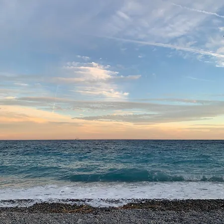 Gambetta Promenade Modern Near With Parking