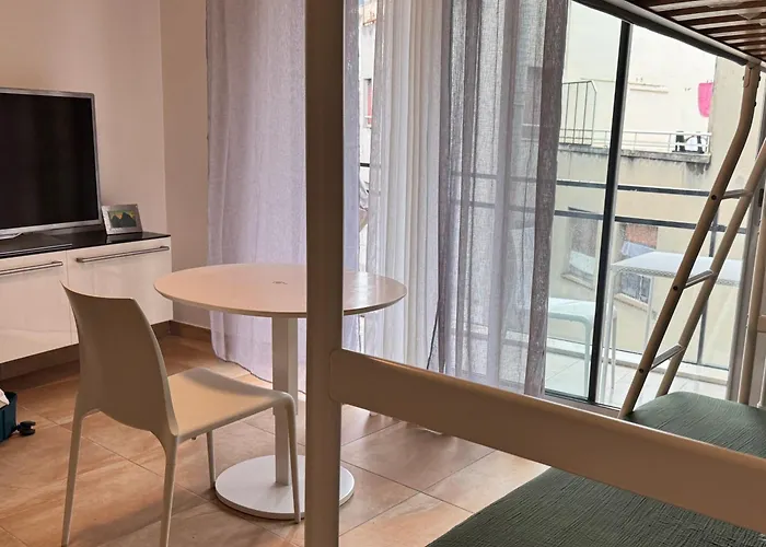 Gambetta Promenade Modern Near With Parking *
